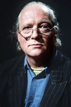 Ulrich Wildgruber interpreta René