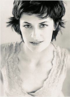 Sarah Clarke interpreta Tanya