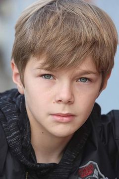 Jacob Sandler interpreta Jake