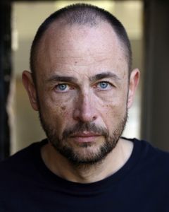 Jack Pierce interpreta Co-Pilot (uncredited)