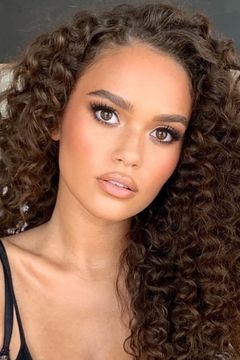 Madison Pettis interpreta Frankie