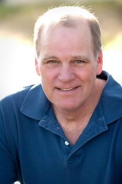 Kent Kimball interpreta Waiter