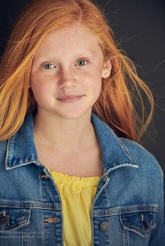 Samantha LeBretton interpreta Lily