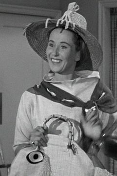 Edna Skinner interpreta Opal Hudspeth
