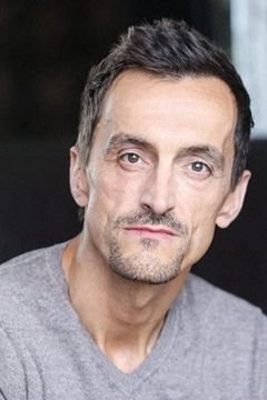 Sébastien Gill interpreta Militant Front National 2