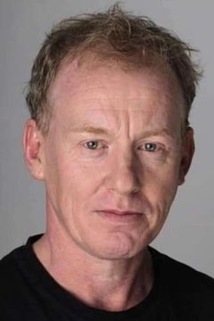 Steve Huison interpreta Stableman