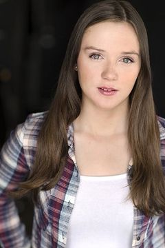 Ava Hughes interpreta Marley