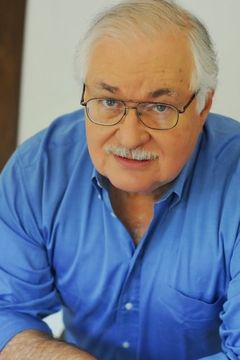 Carl Gottlieb interpreta Wade Party Guest (uncredited)