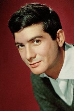 Jean-Claude Brialy interpreta Professor Martin