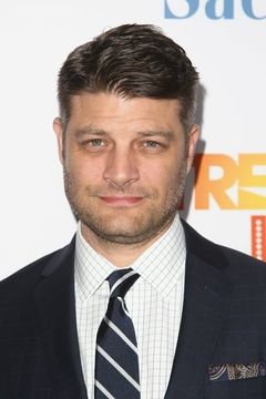 Jay R. Ferguson interpreta Keith Clayton