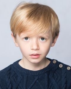 Dexter Ansell interpreta Egg