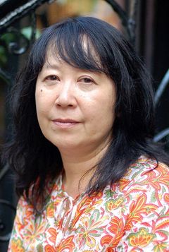 Ikue Mori interpreta (voice)