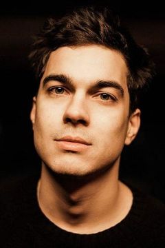Konstantin Beloshapka interpreta Kir