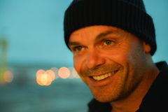 Mark Taylor interpreta Officer Graff