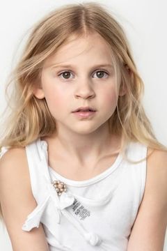 Lexi Janicek interpreta Young Alice