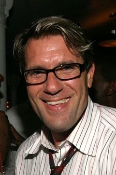 Jim J. Bullock interpreta Prince Valium (as JM J. Bullock)
