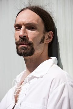 Jason Vaisvila interpreta Viking