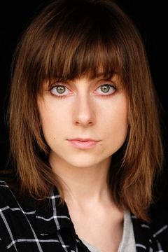 Allisyn Ashley Arm interpreta Nerdy Girl