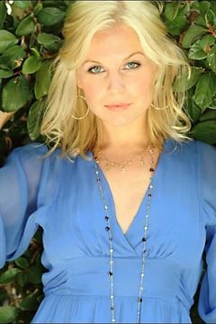 Suzanne Jamieson interpreta Mrs. Porter