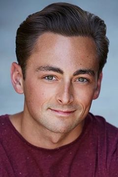 Parker Goris interpreta Flounder (voice)