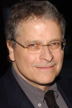 Lawrence Kasdan interpreta Detective #2
