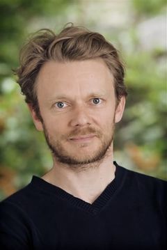 Benoît Giros interpreta Maitre d'hôtel Prunier