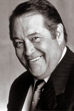 Barry Corbin interpreta Arnold Bickman