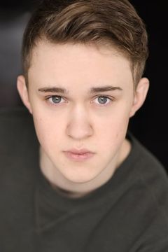 Connor Stanhope interpreta Logan