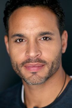 Daniel Sunjata interpreta Paul Briggs