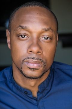 Dorian Missick interpreta Gordon