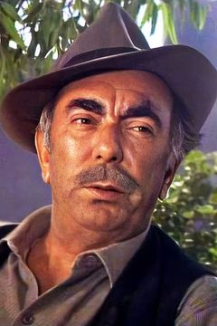 Dionysis Papagiannopoulos interpreta Antonis