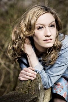 Anna Blomeier interpreta Chordame