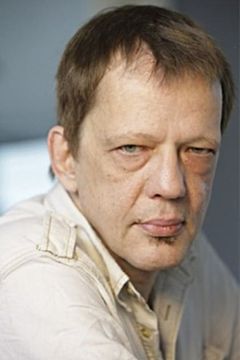 Thomas Petruo interpreta Russian Lieutenant