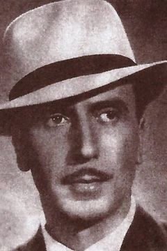 Ennio Cerlesi interpreta Il dottor Antonio