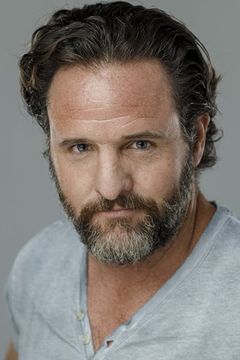 Scott Hunter interpreta Fireman
