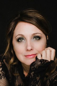 Justine Warrington interpreta Tracey Tarlton