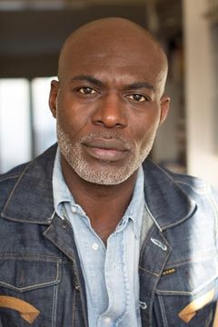 Ériq Ebouaney interpreta Sheik Asaid