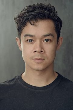 Chris Lew Kum Hoi interpreta Jin-Hai