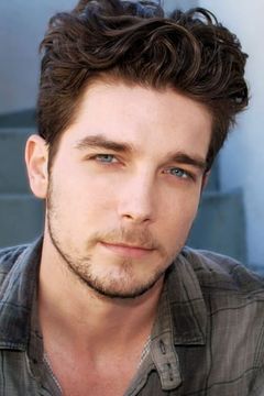 Logan Bartholomew interpreta Football Guy