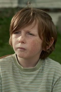 Ronan Rees interpreta Gavin