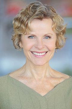 Rebecca Street interpreta Lockhart's Mother