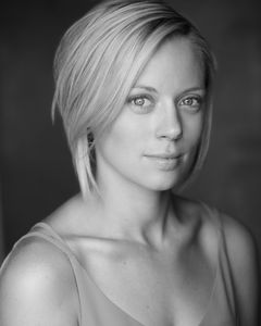 Lucy Phelps interpreta DC Jess Lombard