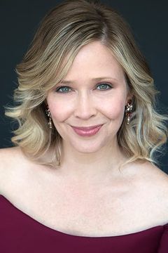 Suzanne Waters interpreta Bomb's Opera Voice (voice)