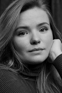 Alicia Eriksson interpreta Alicia