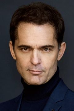 Pedro Alonso interpreta Contreras (voice)