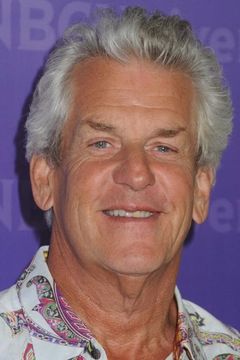 Lenny Clarke interpreta Fireman