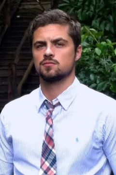 Benjamin Griffin interpreta Toby