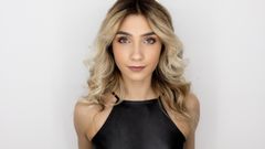 Brittany Spiteri interpreta Cheerleader 1