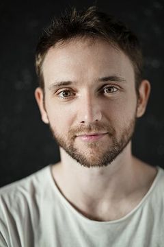 Bruno Sevilla interpreta Guillaume