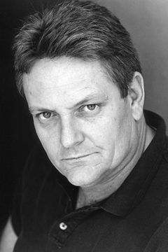 Bob Papenbrook interpreta Man in Station Wagon